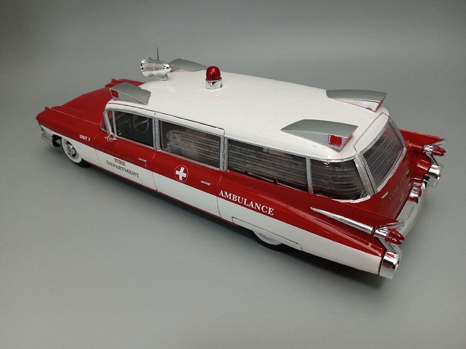 AMT1395/12 AMT 1/25 1959 Cadillac Ambulance With Gurney