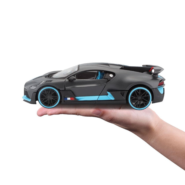 MAI31526 Maisto 1/24 SE Bugatti Divo (Charcoal/Blue)