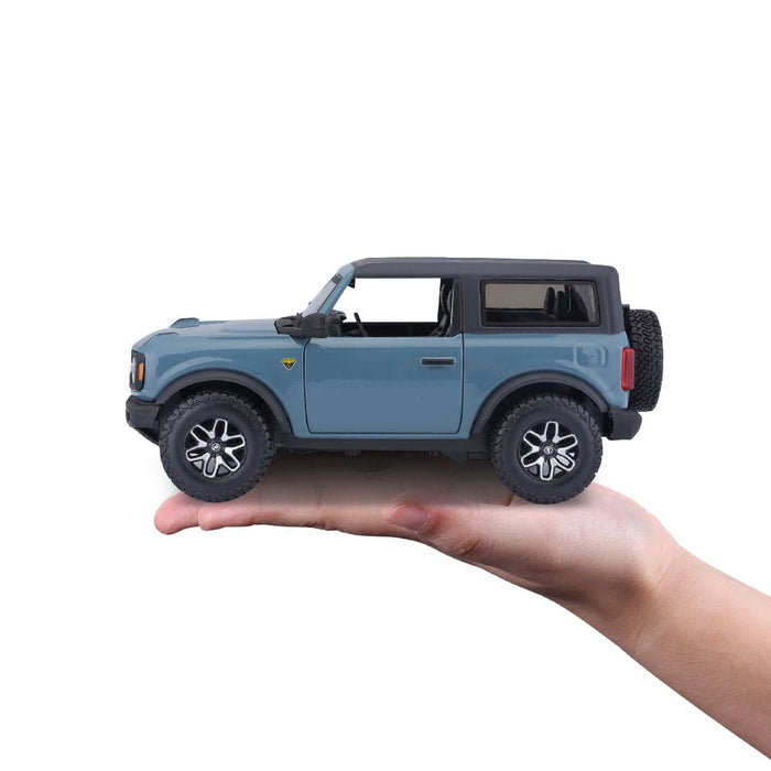 MAI31530-BLUE Maisto 1/24 SE 2021 Ford Bronco Badlands 2 dr. (A51 Blue)